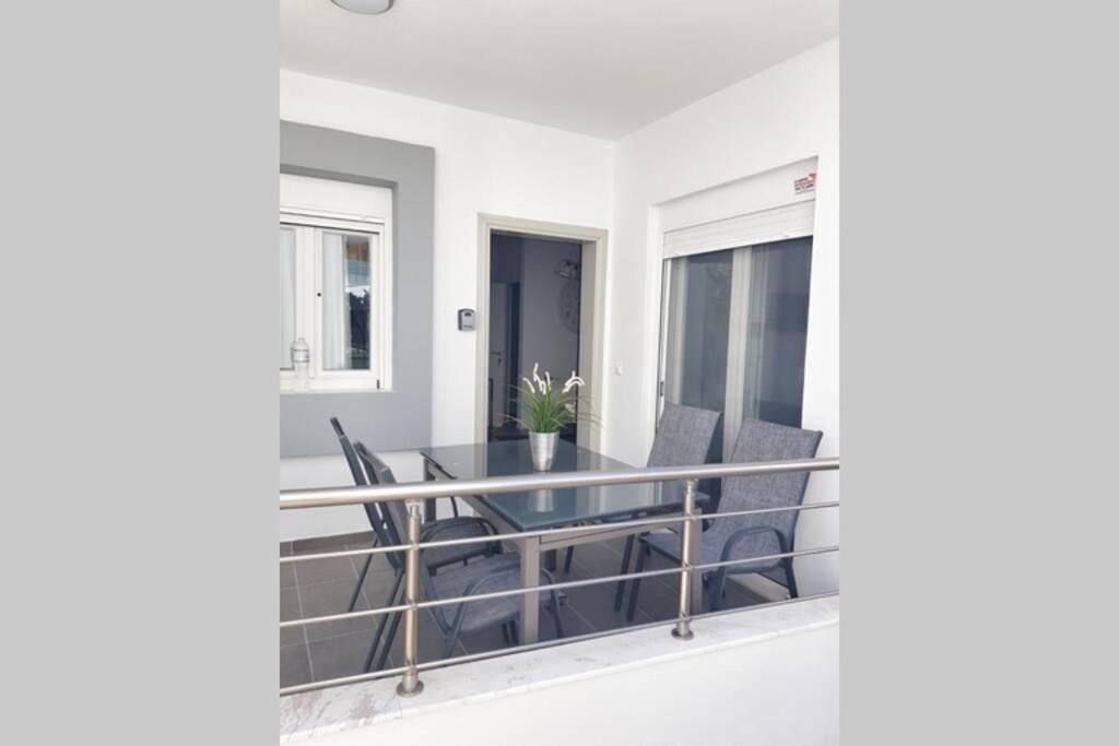 Polychrono New 2 Bedroom Apt. Just By The Sea! Екстериор снимка