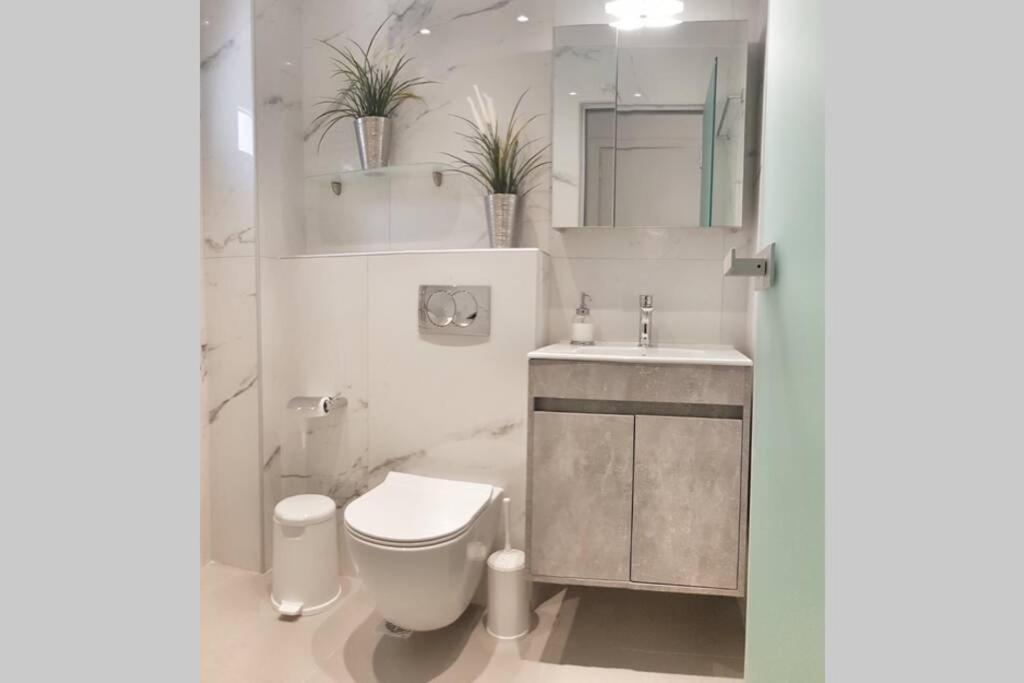 Polychrono New 2 Bedroom Apt. Just By The Sea! Екстериор снимка