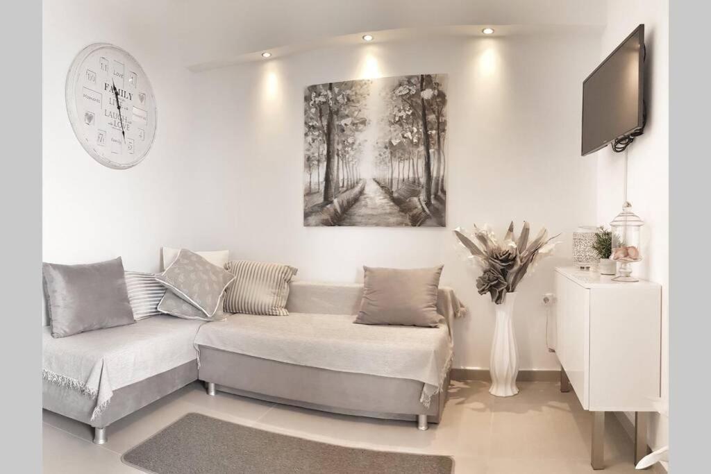 Polychrono New 2 Bedroom Apt. Just By The Sea! Екстериор снимка