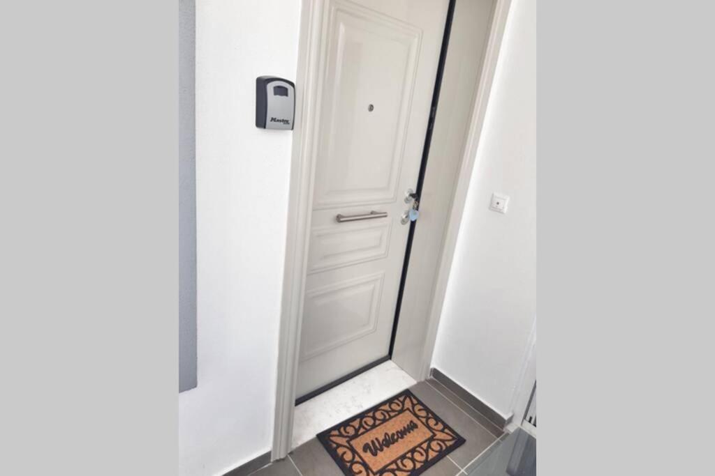 Polychrono New 2 Bedroom Apt. Just By The Sea! Екстериор снимка