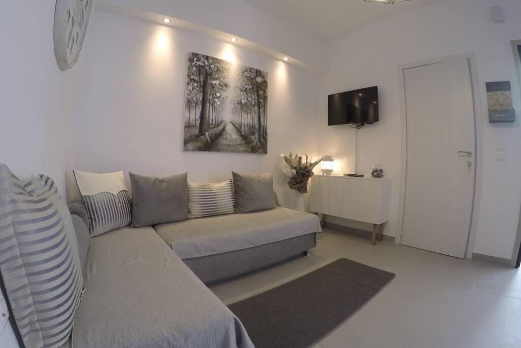Polychrono New 2 Bedroom Apt. Just By The Sea! Екстериор снимка